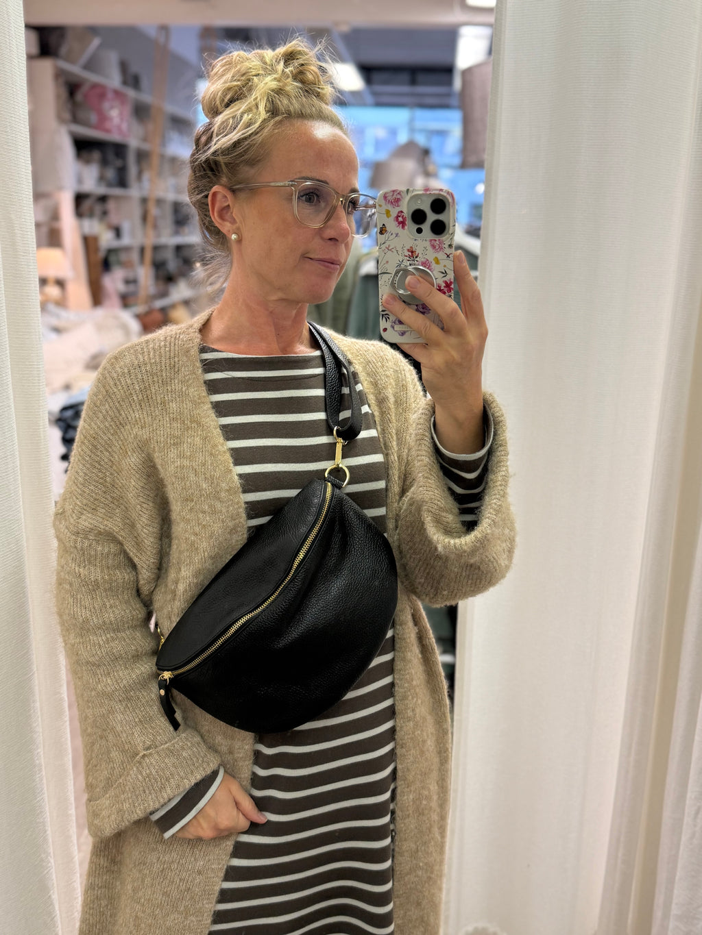 Peura Collection vyölaukku, koko L, eri värejä