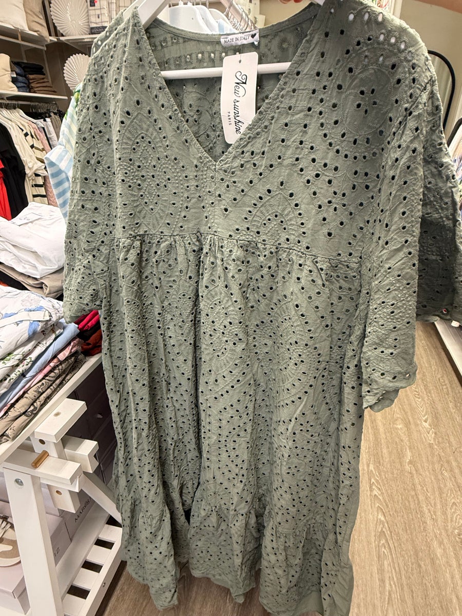 Brodeerattu mekko, army