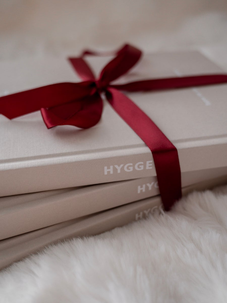 Suomalainen hygge- how to survive kaamos-  tablebook