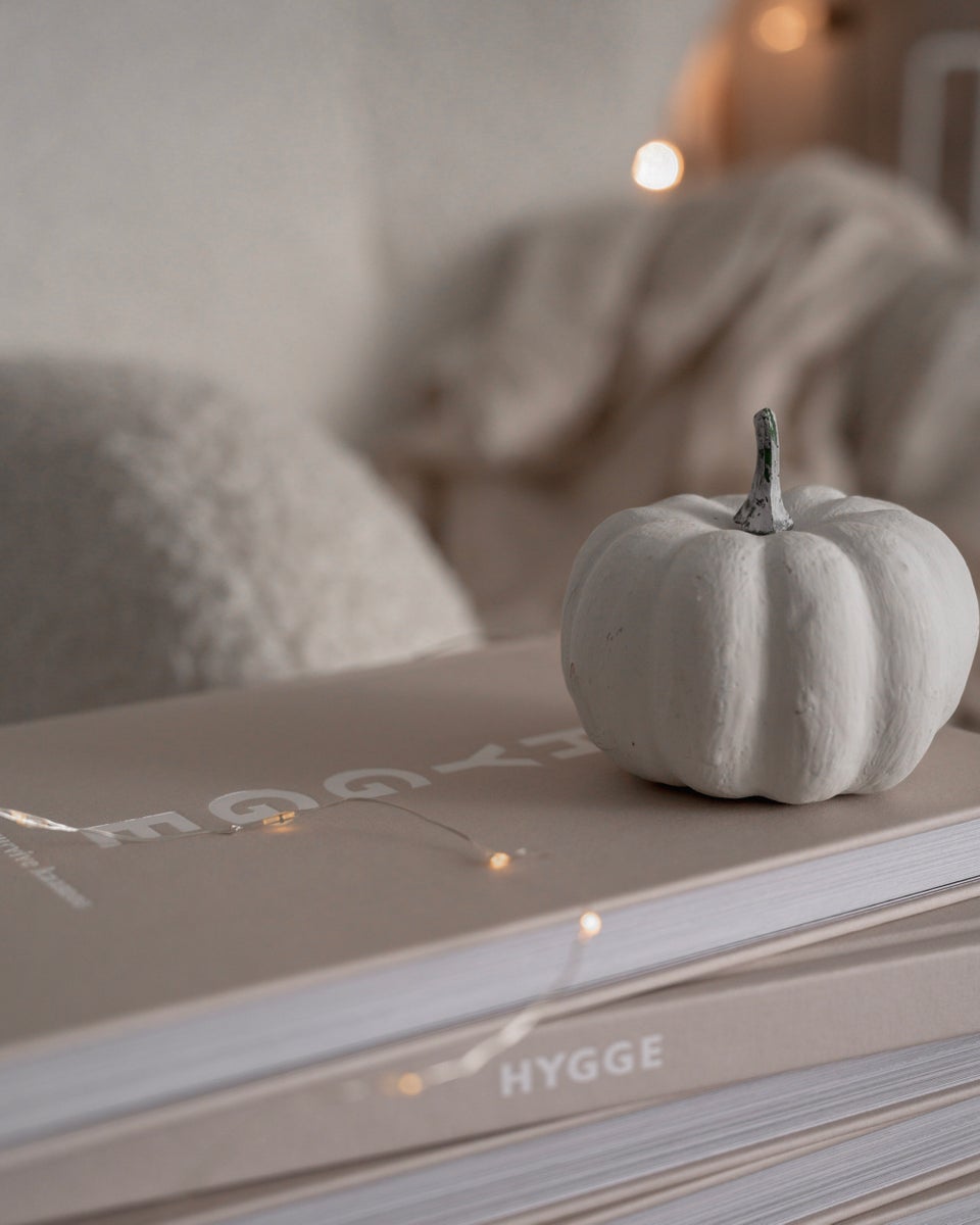 Suomalainen hygge- how to survive kaamos-  tablebook